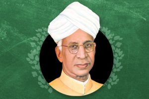 राष्ट्र के प्रकाश स्तम्भ होते हैं शिक्षक