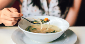 बुखार में क्या खाएं-पिएं