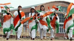 ट्राई कलर ऑउटफिट/TRI-COLOUR OUTFIT