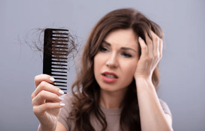 बाल झड़ने के कारण/Causes of hair loss