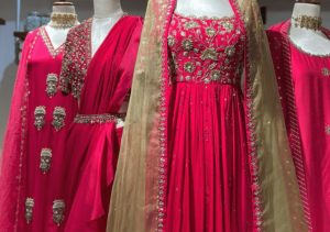 ऐसे बनें आकर्षक/become attractive like this